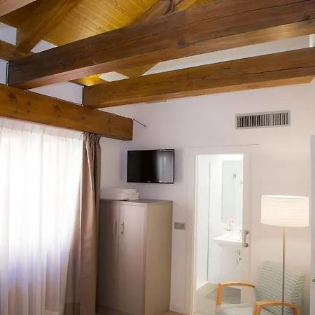 Hab Urban Guest house *